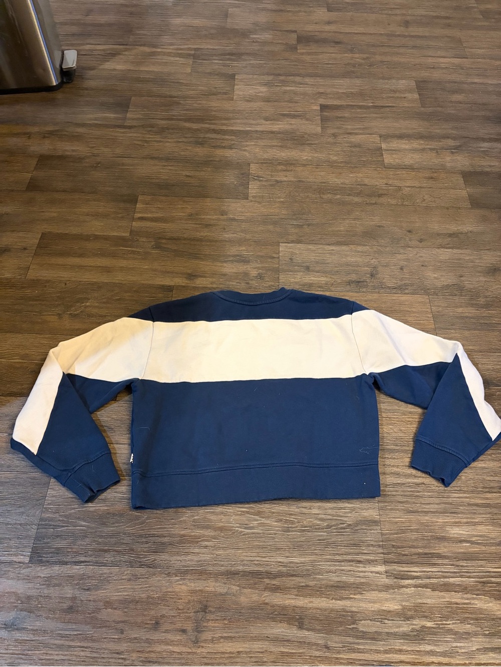 Vans Women’s Academy Colorblock Crop Grunge Crewneck Navy & Cream Size Medium - Picture 6 of 6